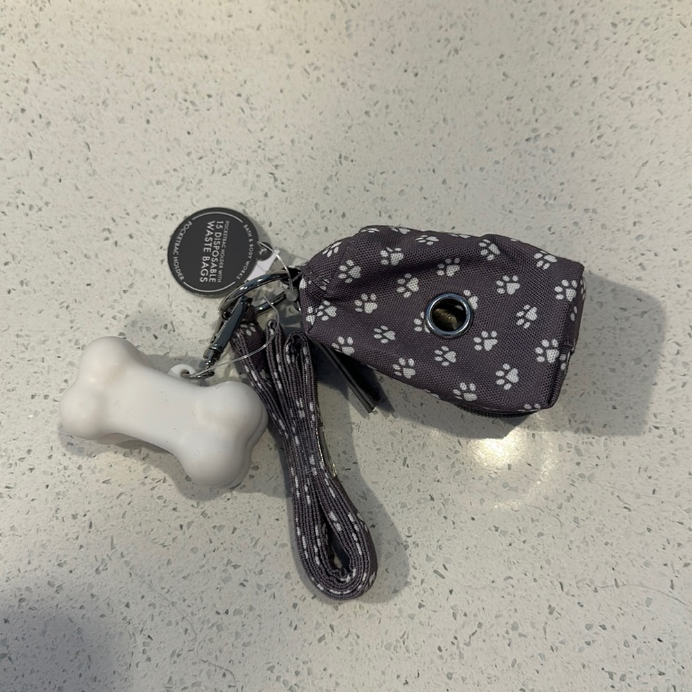 Bath & Body Works Wearable Doggie Clean-Up Bags and Pocketbac holder - Picture 2 of 5